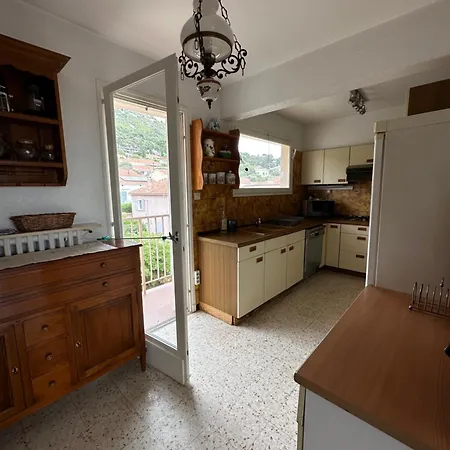 Apartament T4 Avec Terrasse Et Garage Prive *